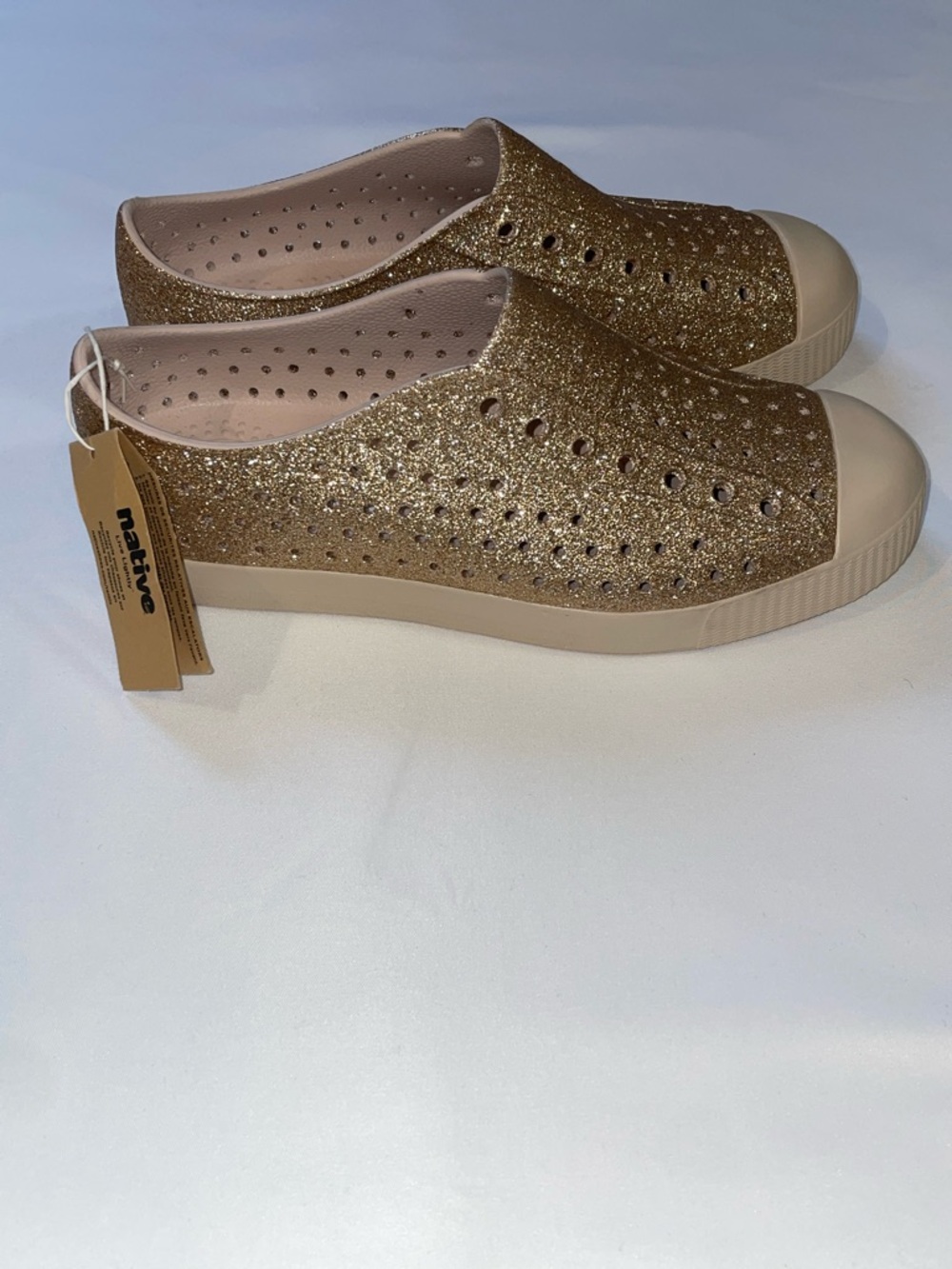 Native Jefferson Bling. Size 5. Rock Salt Pink